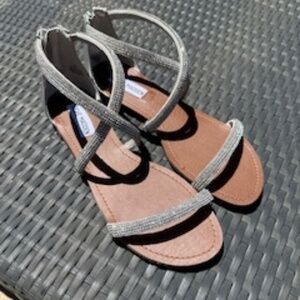 Steve Madden - 8M - Silver/rhinestone wrap flat sandals